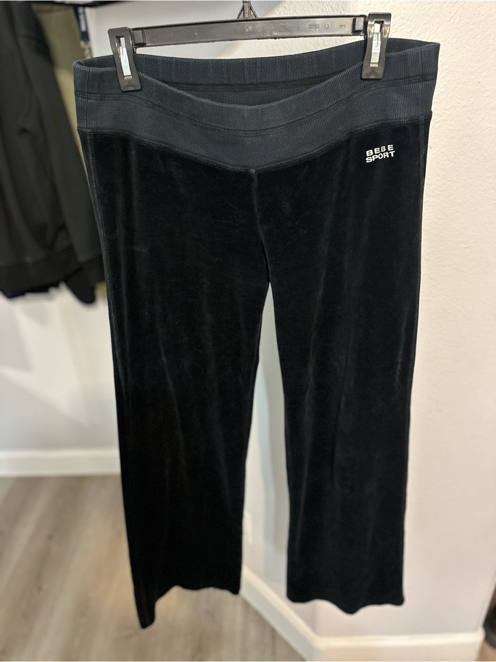 BEBE Sport Women’s Low rise Black Velour Lounge Pants